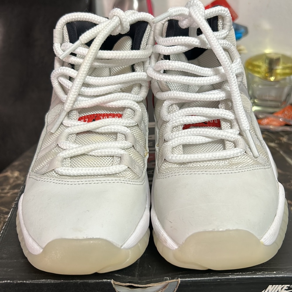 Jordan 11 - Picture 2 of 6